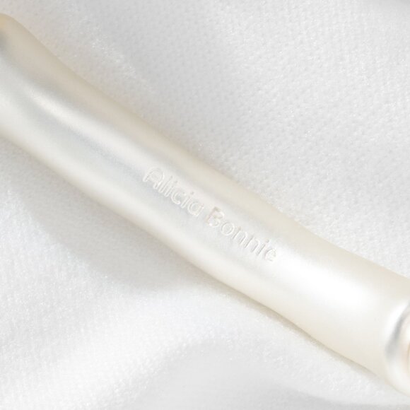 Alicia Bonnie Pearl Stretch Bracelet Beaded Elastic Minimalist Stackable Jewelry - Picture 2 of 5